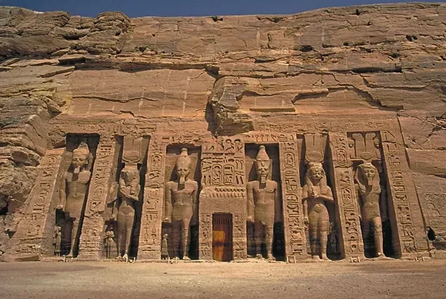 Tour dal Cairo ad Abu Simbel