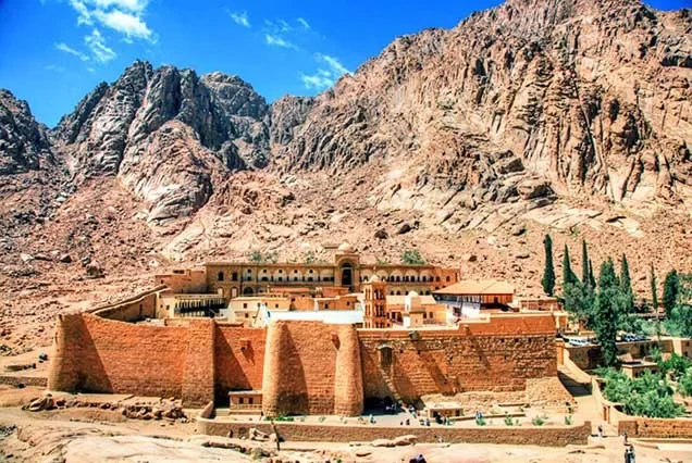Escursione privata da Dahab al Cairo – Piramidi di Giza e Museo Egizio