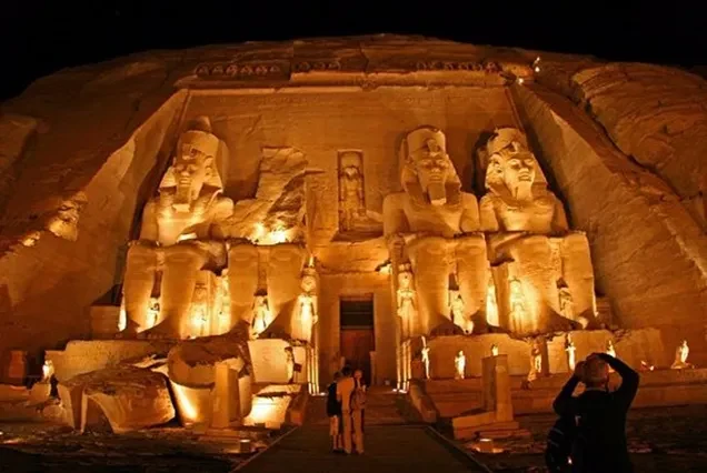 Viaggio dalle Piramidi ad Abu Simbel: 8 giorni in Egitto