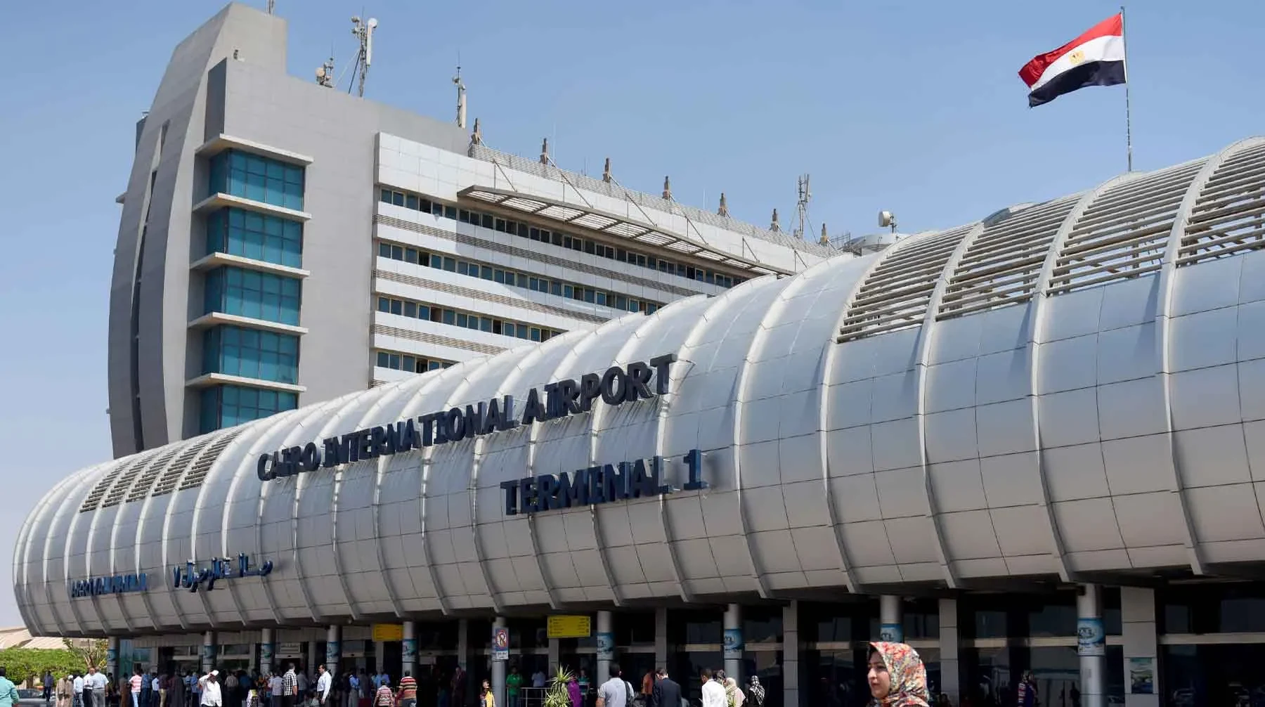 Escursione privata dall’aeroporto del Cairo alle Piramidi di Giza e al Grande Museo Egizio