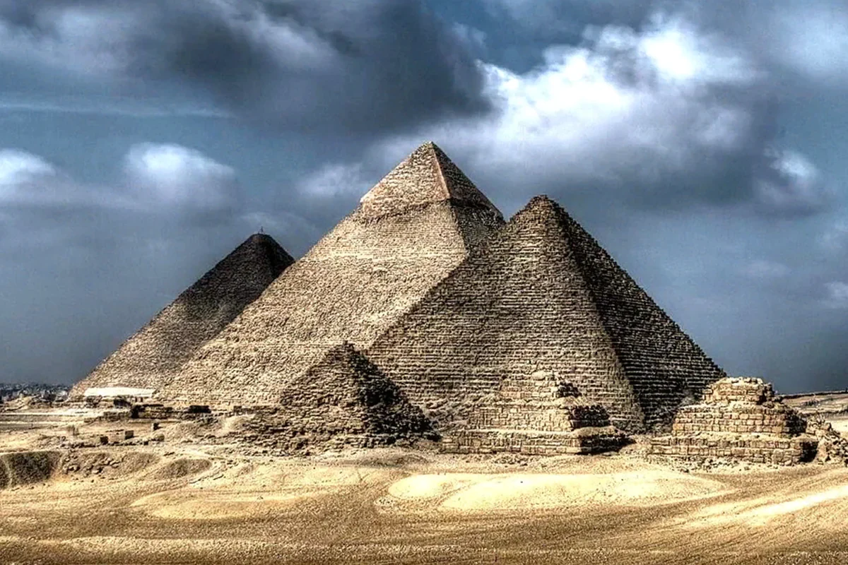 Escursione privata di un giorno alle Piramidi di Giza e Saqqara da Port Said