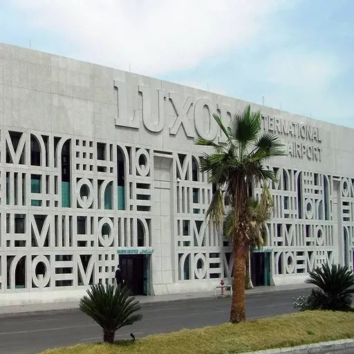 Escursione privata in aereo da Luxor al Grande Museo Egizio e alle Piramidi di Giza