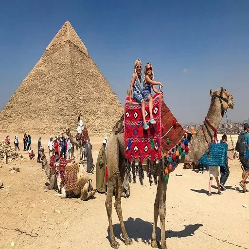 Escursione privata in aereo da Luxor al Grande Museo Egizio e alle Piramidi di Giza