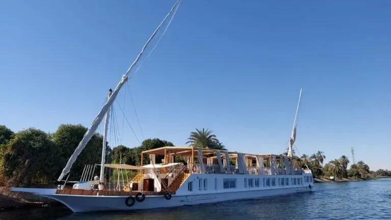 Sacred Lotus Dahabiya – crociera sul Nilo di 8 giorni : Luxor–Assuan